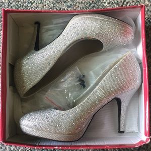 Silver Slipper heels size 7 1/2